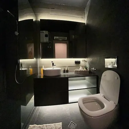 Апартамент Classe Privacy Vicino Al Centro